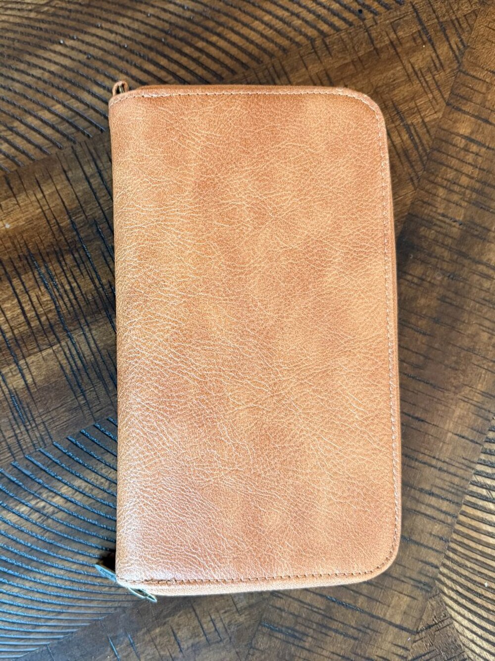 Thirty-One Jewell Faux Leather Zip Around Wallet – Tan/Cognac